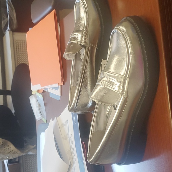 Metallic loafers. Narrow fit. - Picture 2 of 8